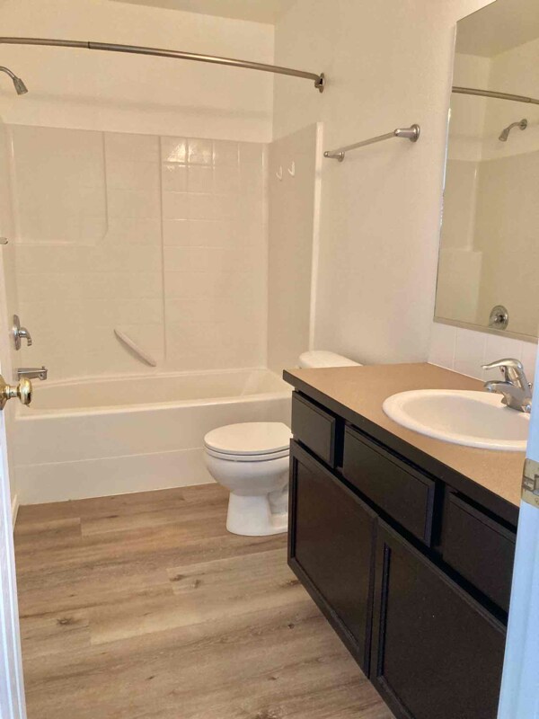 Building Photo - 2917 W Versailles Dr