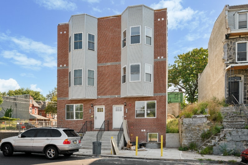 Primary Photo - 3345 N 19th St