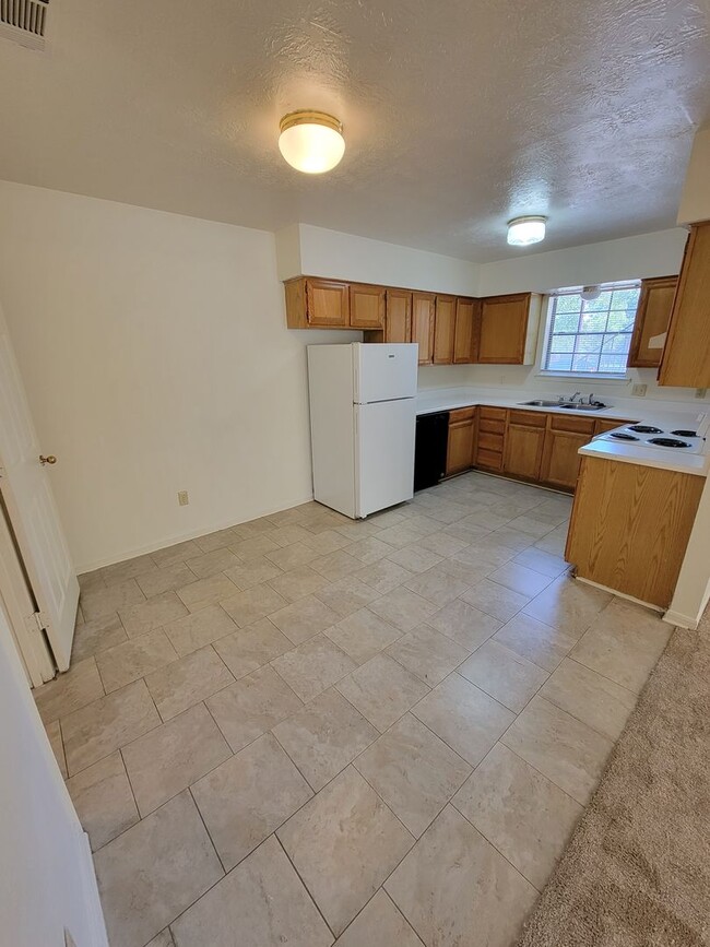 Building Photo - College Station - 3 Bedrooms / 2 baths four plex downstairs unit.