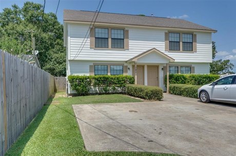 Front - 521 E House St