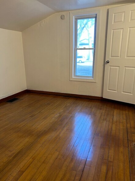 Building Photo - 1303 Kane St