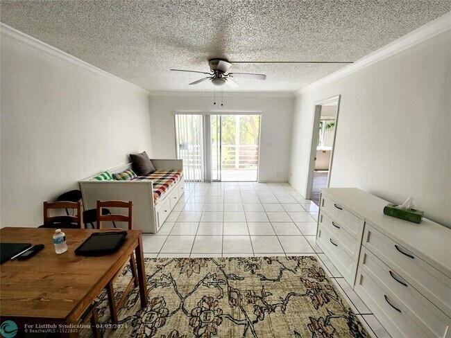 Building Photo - 1638 Embassy Dr