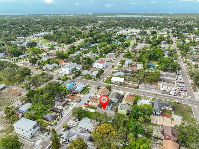 Building Photo - 829 18th St S