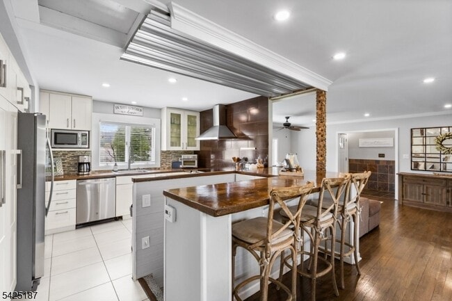 Building Photo - 487 W Shore Trail