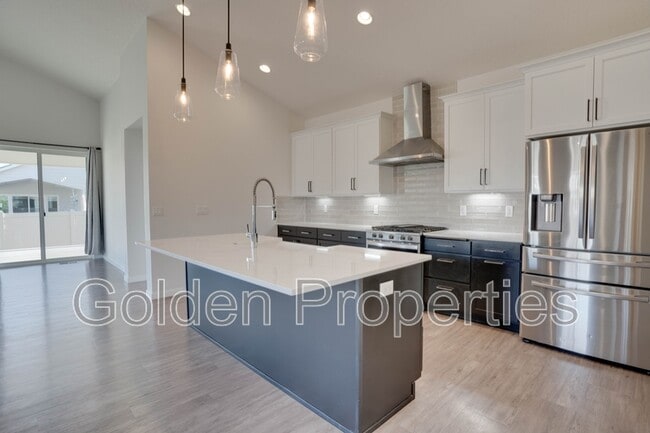 Building Photo - 2172 W Camus Dr
