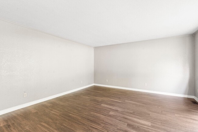 Building Photo - 161 Trent St