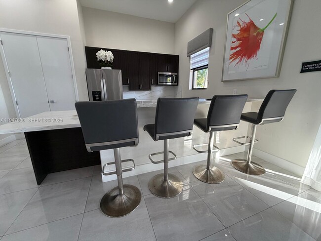 Building Photo - 909 NE 211th St