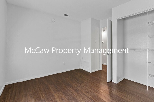 Building Photo - Coming Soon! Fantastic 2/1 Duplex in Mesqu...