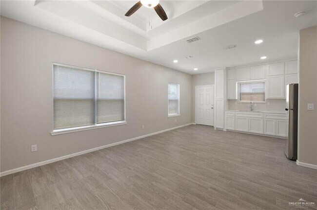 Building Photo - 18 S Alamo Rd