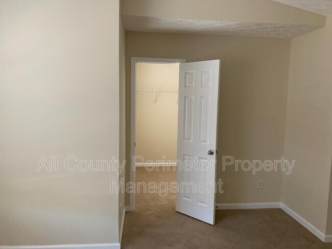 Building Photo - 2795 Vining Ridge Ter