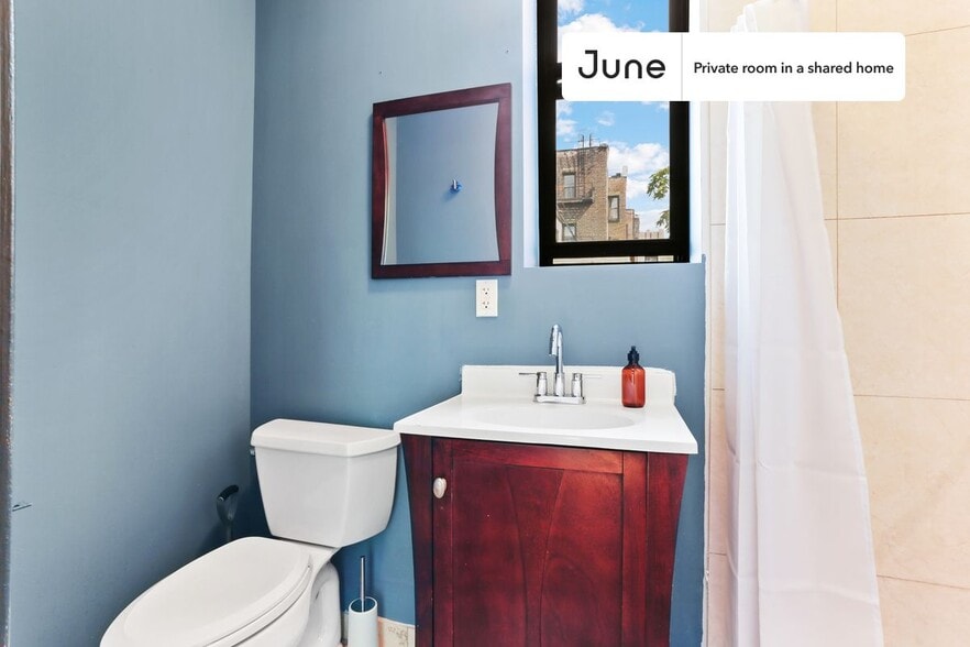 Building Photo - Room in Shared 4 bed/3 bath home