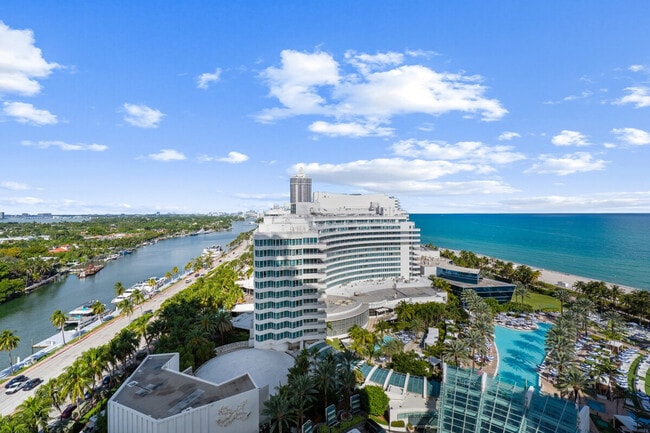 Building Photo - 4401 Collins Ave