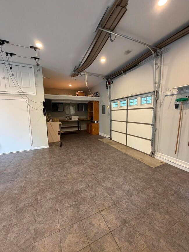 Building Photo - 250 Steves Scenic Dr