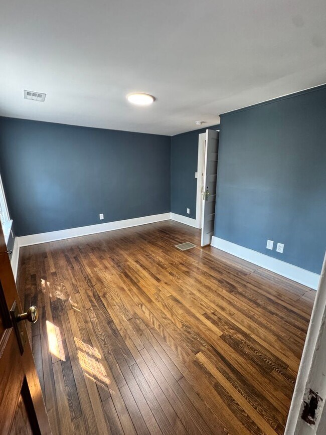 Building Photo - Spacious 4-Bedroom Home with 2 Kitchens | West Ann Arbor