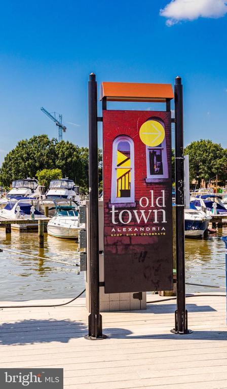 Building Photo - 705 Lyles Ln