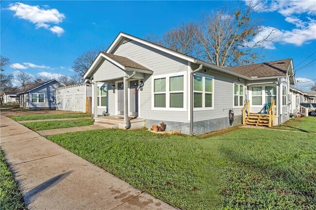 Building Photo - 1-Bedroom Duplex in Waco, TX with Spacious Layout and Great Location!