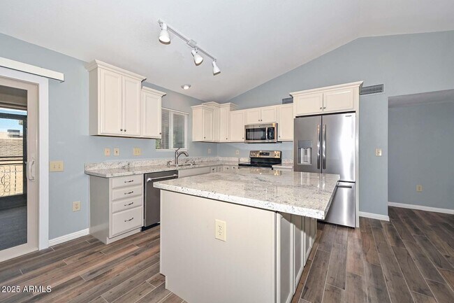 Building Photo - 14227 W Yosemite Dr