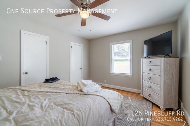 Building Photo - 1126 Pinebluff Rd