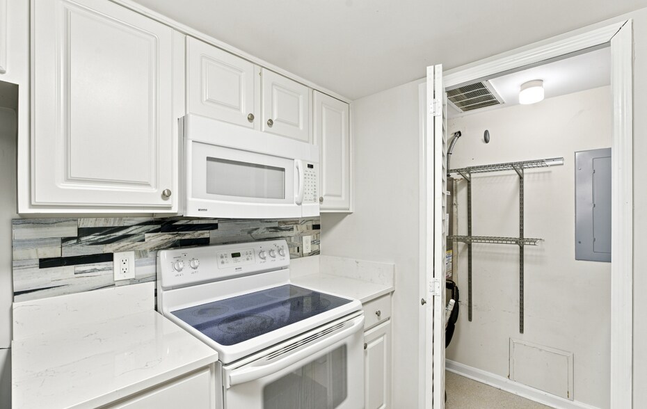 Building Photo - 2912 Saint Johns Ave