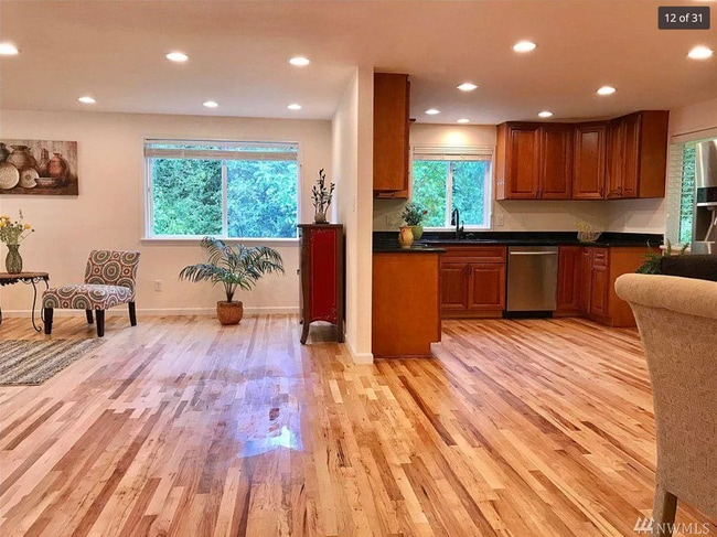 Building Photo - 305 N 188th St