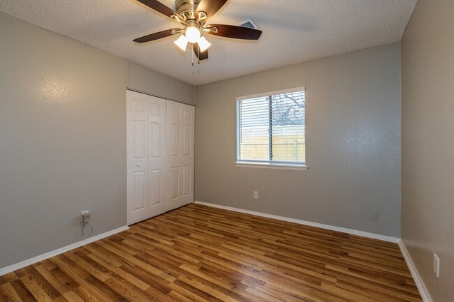 Building Photo - 2 Bed | 1.5 Bath East Tulsa with Spacious Back yard!