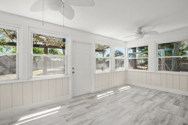 Building Photo - 693 Orange Blossom Dr