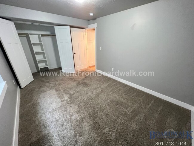 Building Photo - Stylish Vineyard Basement Apartment!