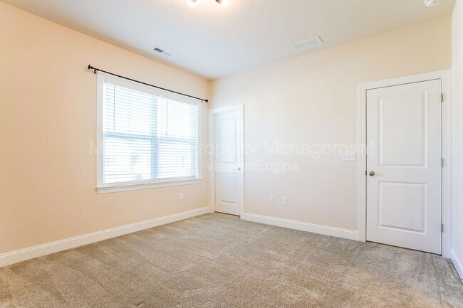 Building Photo - 616 Mount Blanc Way