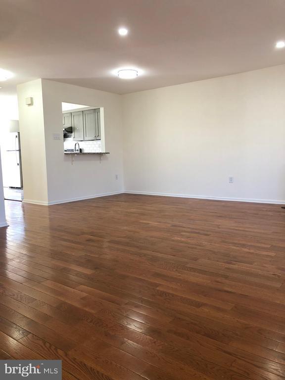 Building Photo - 4202 Quaker Ct