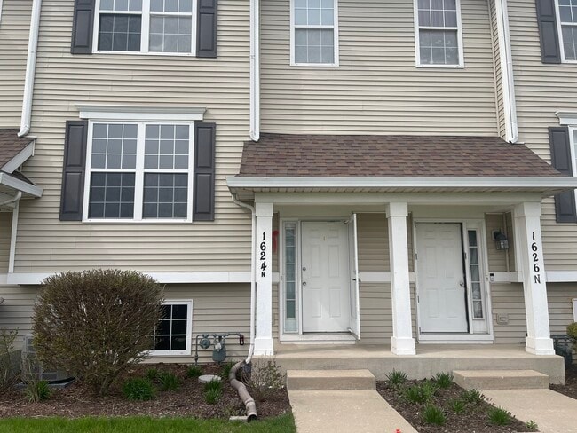 Building Photo - 1624 Fieldstone Dr N