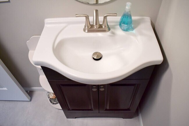 Building Photo - 8A Oak Rd