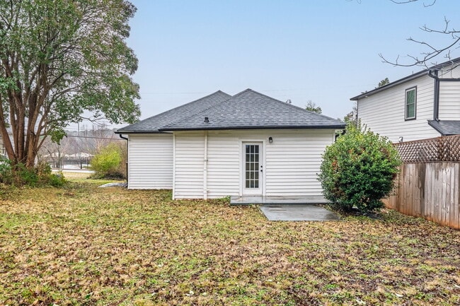 Building Photo - 306 Sacco St