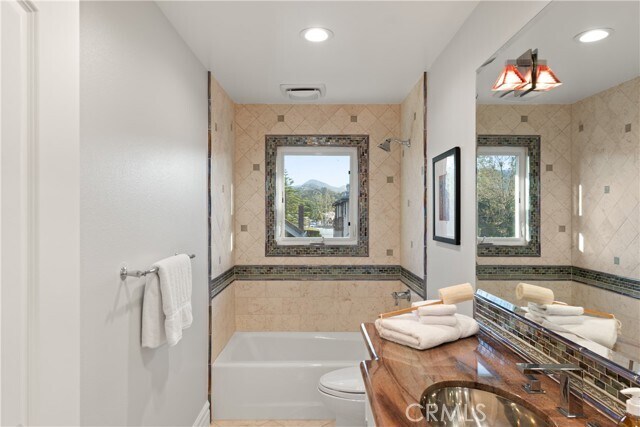 Building Photo - 2567 Oakshore Dr