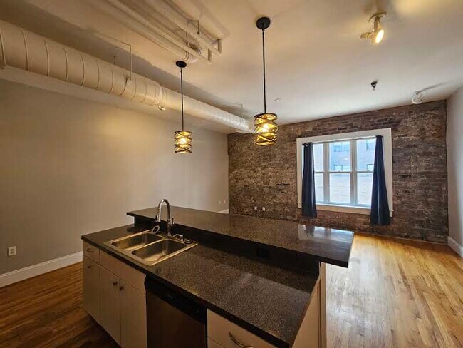 Building Photo - 1417 Market St