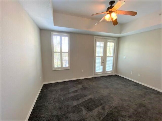 Building Photo - 3 Bedroom 2 Bathroom top floor condo at the Terraces of East Village.