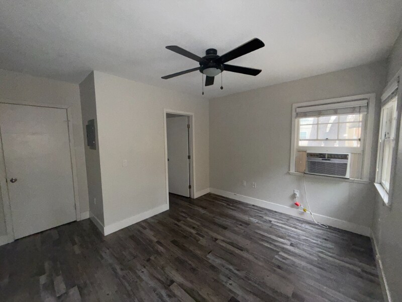 Building Photo - 2000 6th St