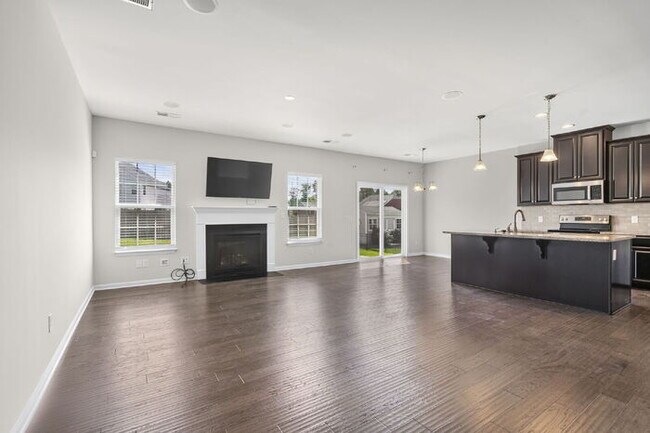 Building Photo - Charming 4-Bedroom Retreat with Cozy Fireplace in Fountain Inn