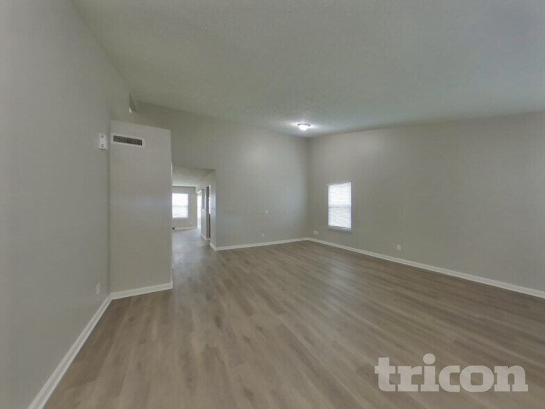 Building Photo - 1233 River Ridge Dr