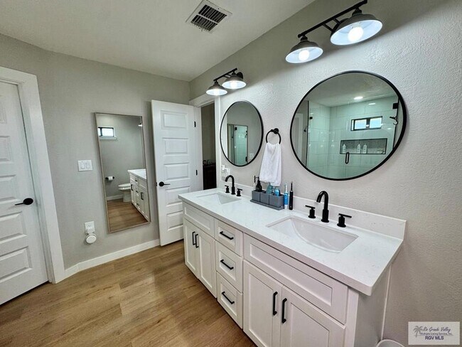 Building Photo - 35059 Anaqua Dr