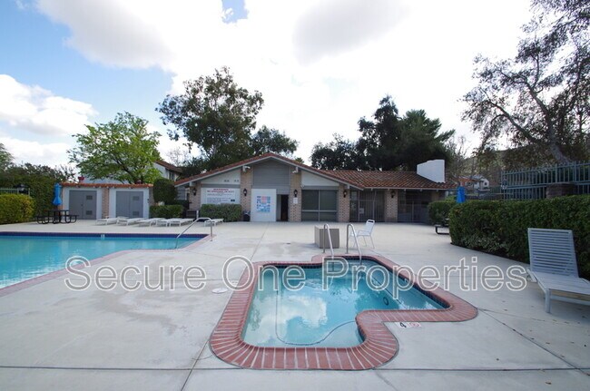 Building Photo - 248 Green Heath Pl