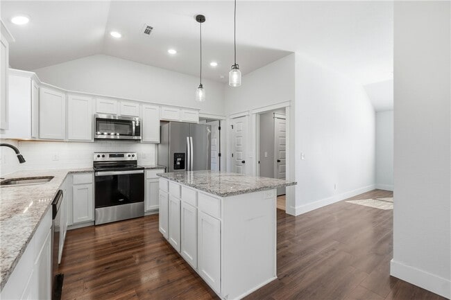 Building Photo - 14 Drew Ln