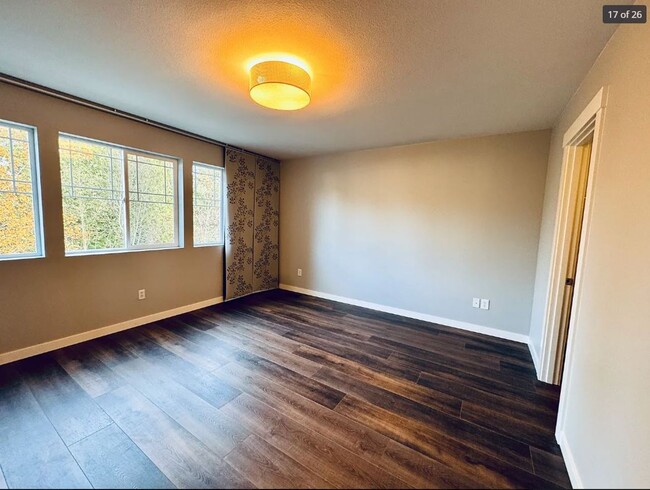 Building Photo - Star Lake Federal Way town home - 2 bedroo...