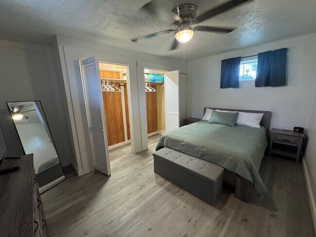 Building Photo - 4813 Sayre Ave