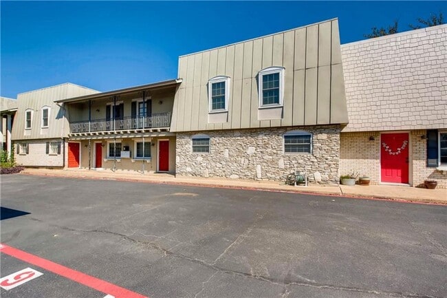 Building Photo - Charming & Updated Condo in Prime Austin Location!