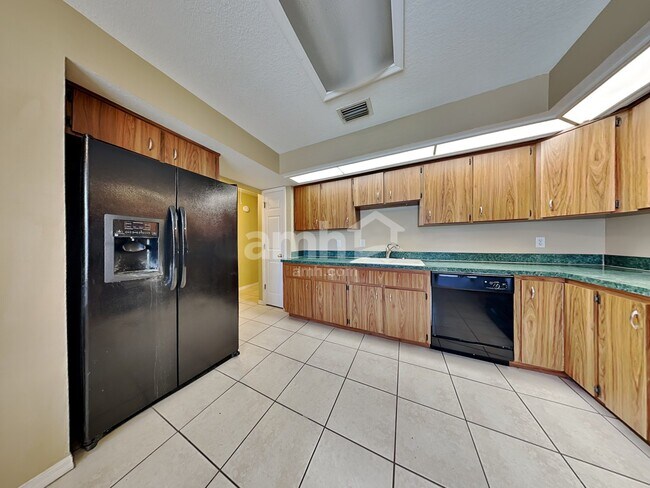 Building Photo - 220 Bryan Oak Avenue