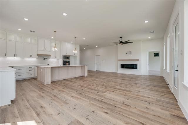 Building Photo - 1823 Meadowview