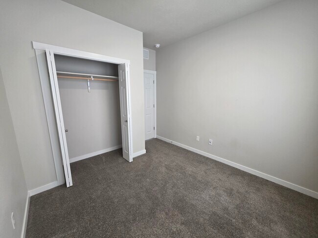 Building Photo - 1720 SW Gabar Ct
