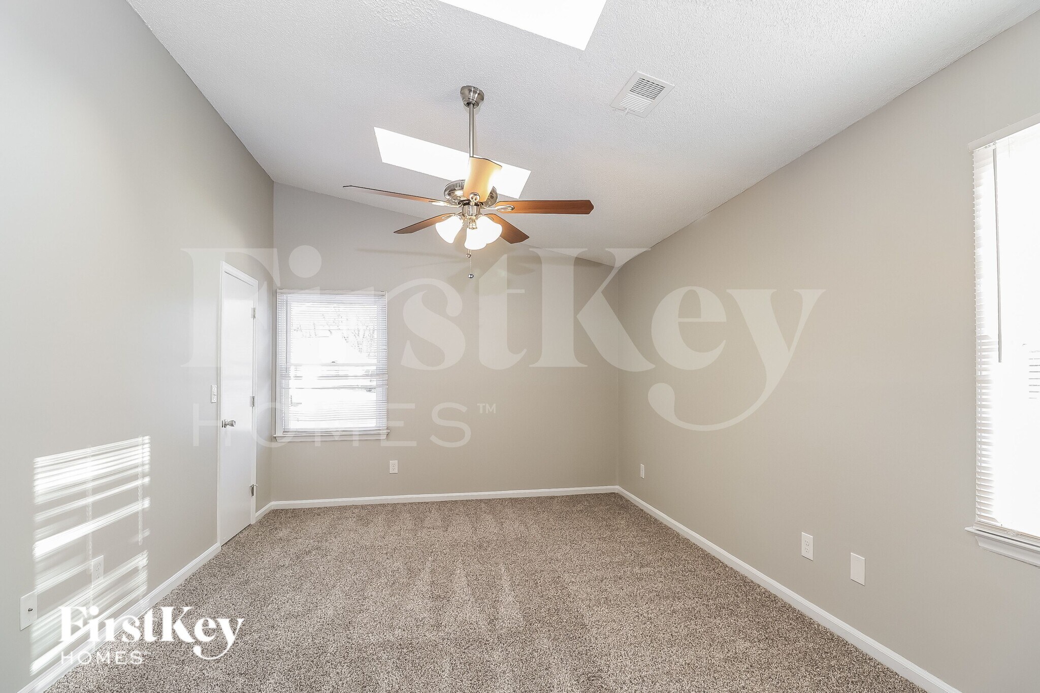 Building Photo - 5800 Old Meadow Rd