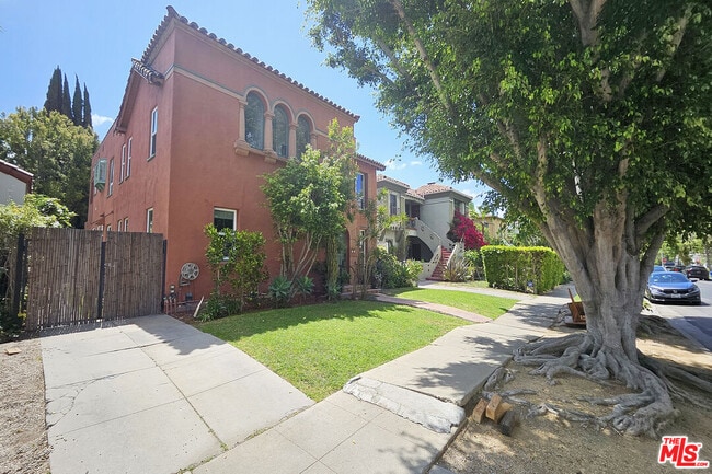 Building Photo - 1152 S Hayworth Ave