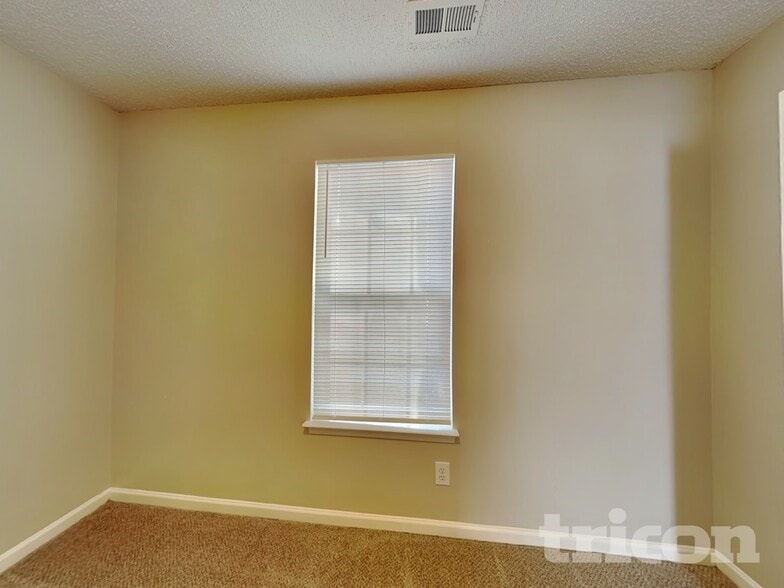 Building Photo - 3008 Westwinds Ct